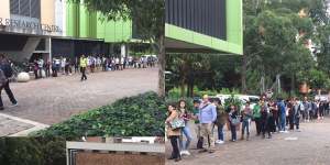 UNSW students queue for buses.
