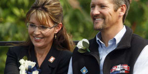 'First dude',Sarah Palin's husband,appears to be seeking a divorce