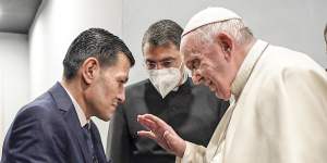 Pope Francis meets father of drowned Syrian boy