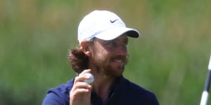 Fleetwood off to a flyer as Aussies struggle to take off