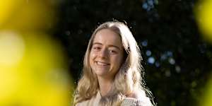 Zoe Kapolos,a new graduate working in women’s health,will present a petition to the House of Representatives calling for statutory endometriosis and adenomyosis leave. 