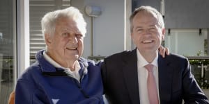 Bob Hawke says Bill Shorten has set out a large policy agenda rather than being a"small target"politician.