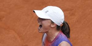 Iga Swiatek celebrates winning the women’s final of the French Open.