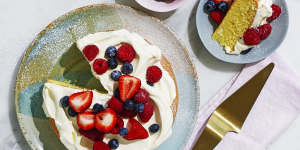 Easy berry Chantilly cake.