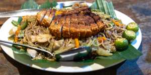 Noodles with roast pork,a popular dish in the Philippines.