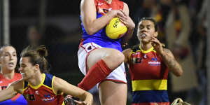 Melbourne’s Lauren Pearce marks strongly.