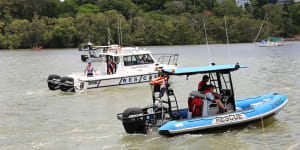 Man falling in Brisbane River sparks air,water and land search