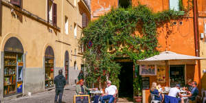 Eat streets:a restaurant in the Trastevere district.