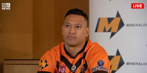 Israel Folau is facing several obstacles in his bid to return to rugby league.