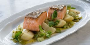 Salmon,onions and fennel