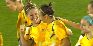 Caitlin Foord scores a stunning goal to give the Matildas a 2-1 lead.
