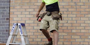 Gold Coast consumers,tradies ripped off by man with at least nine aliases