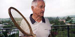 Australian tennis is mourning the passing of Mal Anderson whose career took him from a dirt court on a Queensland farm to Davis Cup and Grand Slam glory.