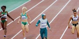 Cathy Freeman crosses the line first in the 400m on September 25,2000.