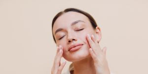 Skin cycling is the viral routine approved by dermatologists. Here’s how to do it