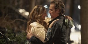 And just like that ... Carrie Bradshaw (Sarah Jessica Parker) realises that former fiancé Aiden (John Corbett) was a better fit. 