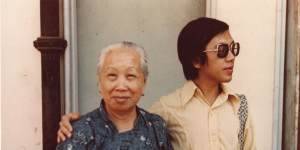 Tony Tan in the 1970s with his mother outside the family’s kopitiam (coffee shop) in Kuantan.