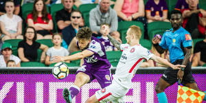 Perth Glory beat 10-man Wanderers amid VAR controversy in A-League