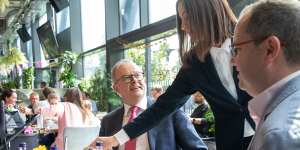 Prime Minister Anthony Albanese visits Bondi Green cafe in London.