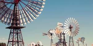COMET. PENONG,2021. I came across the impressive sight of the biggest windmill in Australia – a Comet wind pump known as Big Bruce – in Penong,on the edge of the Nullarbor Plain in the state’s far west. The Comet occupies the foreground of this photo,towering over a clutch of other windmills in an outdoor museum the locals created to preserve an important part of our farming heritage (windmills have been increasingly superseded by solar pumps). I’d heard about the museum but stumbled across it by accident,the utilitarian beauty of the blades spiking my curiosity.