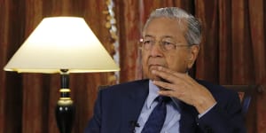 Back to old habits,Malaysia's Mahathir calls Jews'hook-nosed'