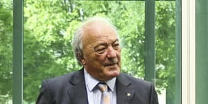 Dr Mike Freelander will chair the inquiry into long COVID.