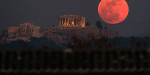 Photos of the super blue blood moon around the world