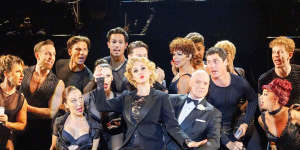 Anthony Warlow as Billy Flynn and Lucy Maunder as Roxie Hart,with the cast of Chicago.