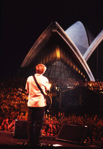 Neil Finn at the 1996 final Crowded House show at the Sydney Opera House.