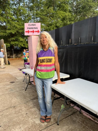 Derenda Hancock, la cofondatrice des Pink House Defenders, dont les bénévoles ont passé des années à escorter des patientes dans la seule clinique d'avortement du Mississippi.