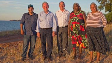 Premier Colin Barnett and Aboriginal elders with Ngarluma Aboriginal Corporation CEO Paul Stenson (centre).