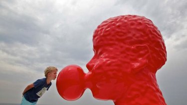 Sculpture by the Sea: Otto French examines Qian Sihua's Bubble.