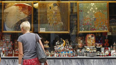 Klimt souvenirs fill a shop in Vienna.