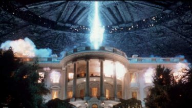 Alien visit ... Clinton doesn't believe it will be quite like science fiction film <i>Independence Day</i>.