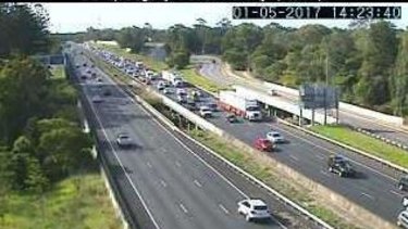 highway bruce trips delays brisbane sunshine traffic crash coast burpengary clogged station road credit