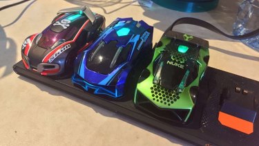 Anki Overdrive Starter Kit Controlled Future super Racing Cars Vehicles NEW