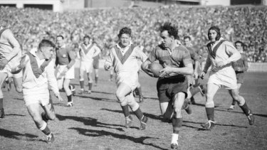 Clive Churchill weaving his magic for the Rabbitohs at the SCG in 1953.