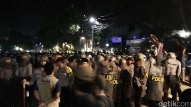 Fake News About Communism In Indonesia Blamed For Triggering Riot In Jakarta