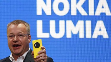 Nokia CEO Stephen Elop unveils Nokia's new smartphone, the Lumia 1020.