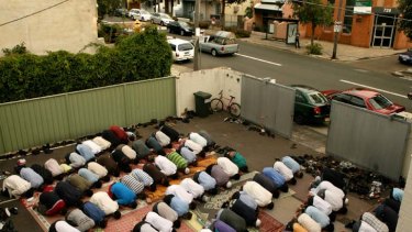 Shaykh ul-Islam Qadri argues that the Australian system is the closest to an Islamic state that Muslims could hope for.