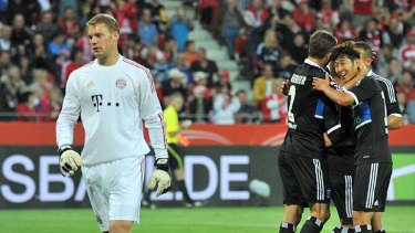 Manuel Neuer heads back to collect the ball after conceding a goal against Hamburg.