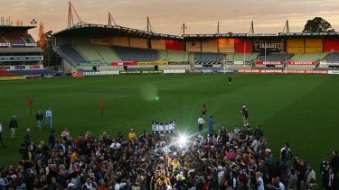 Those were the days ... Carlton fans cheer off the team at the last training session before the final game at Princes Park in 2005.
