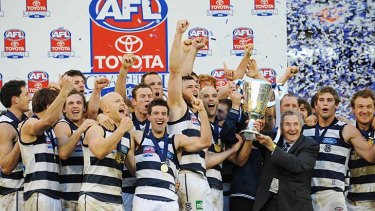 Cats legend Bob Davis presents the 2009 premiership cup to Geelong.   .