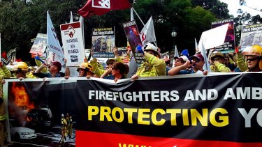 'Unprecedented'... Firefighters and ambulance offers protest working conditions.