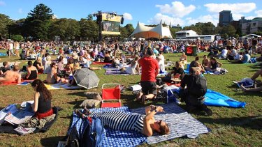 Tropfest faithful ... crowds enjoy a late summer evening as they prepare for the final Tropfest in Sydney's Domain.