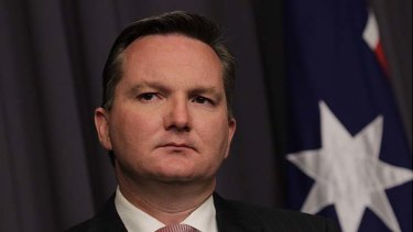 Immigration Minister Chris Bowen has taken plans to excise the Australian mainland from the migration zone to Labor caucus today.