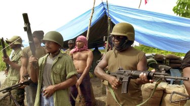 Armed rebels from the Malaita Eagle Force in 2000.