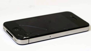 Steve Sing's cracked iPhone 4.
