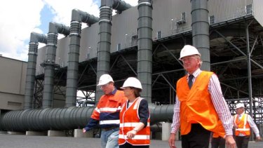 Premier Anna Bligh tours the new Darling Downs power station with plant manager Simon Ganley (left) and Shadow Agriculture spokesman and Member for Condamine Ray Hopper.