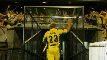 Warne bids farewell to the MCG as a one day player.